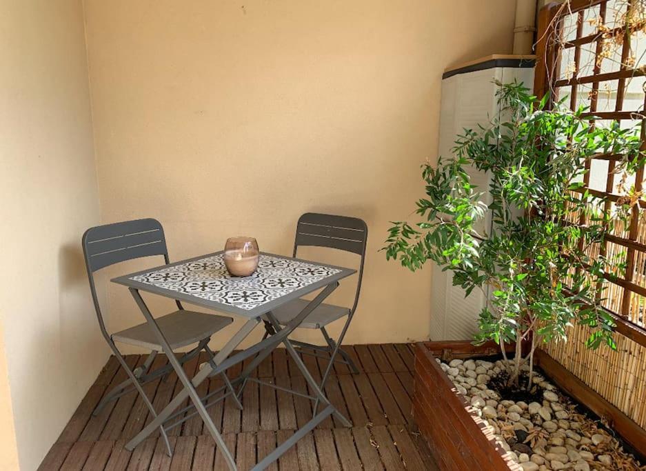 Grand Studio Avec Coin Nuit, Proche Mer Et Montagnes Roquebrune-sur Argens Luaran gambar